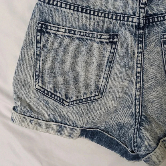Pacsun Drawn Blue Denim Mom Shorts, Color Light Acid Wash Size 25 - Picture 12 of 16